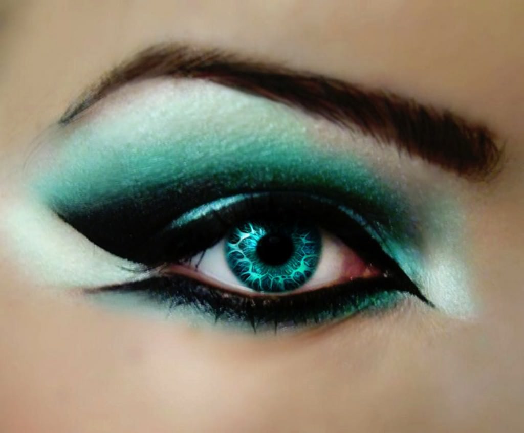 Cool Dark Color Eye Make Up Design