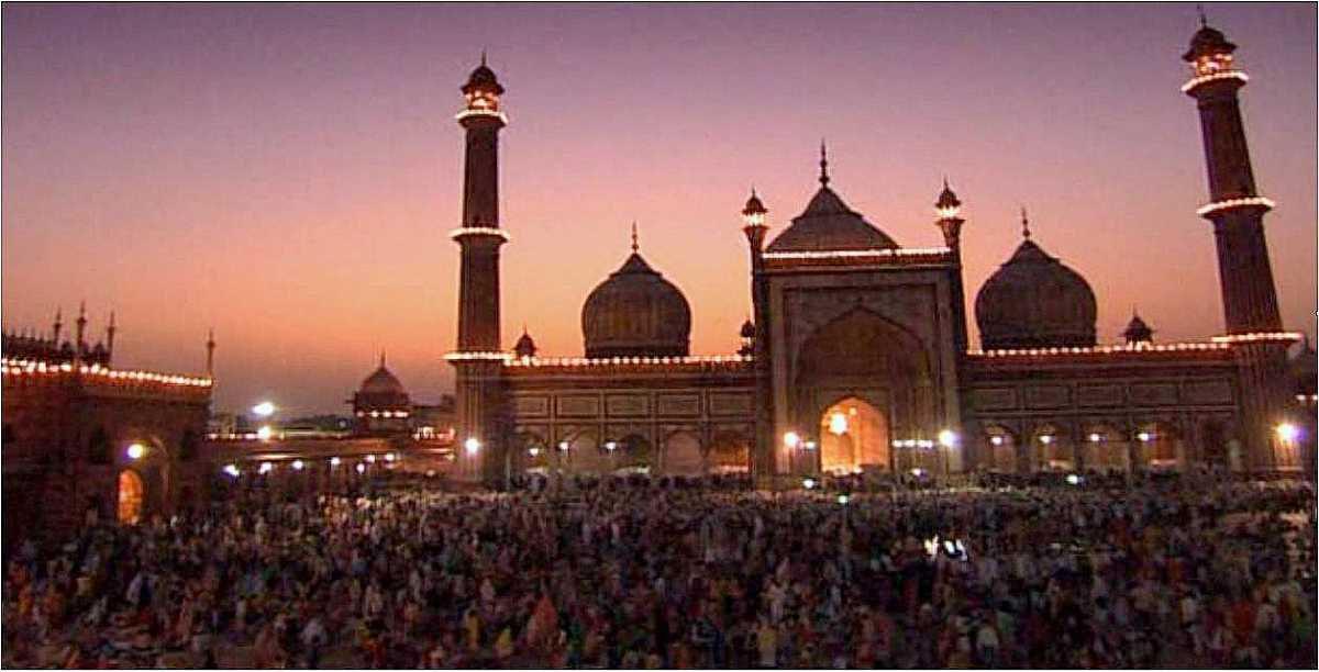 Eid-ul_Fitar_Night_at_shahi_jama_Maszid_Delhi_20200124113658