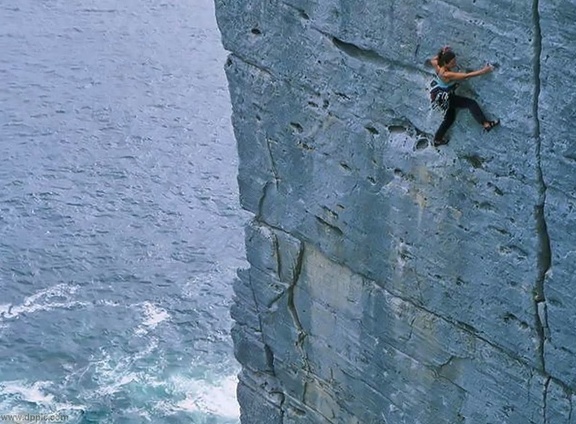 Funny-Dangerous-Climbing-Picture