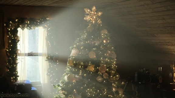 Christmas-Tree-Zoom-Background (2)
