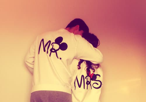 Best Romantic Whatsapp Dp images love sad images 1 3